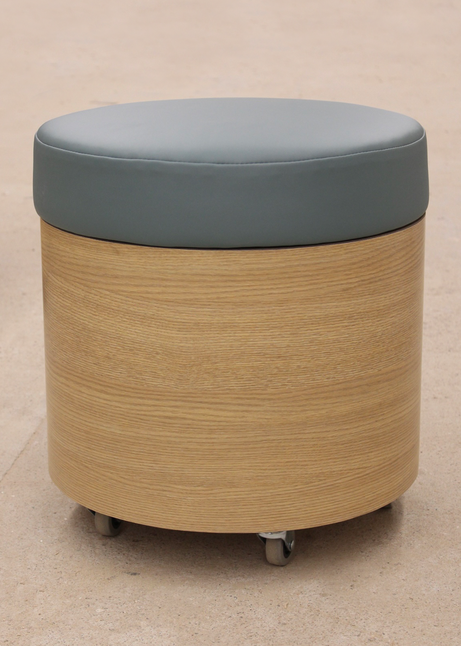 18 TALL Round Pedicure Stool